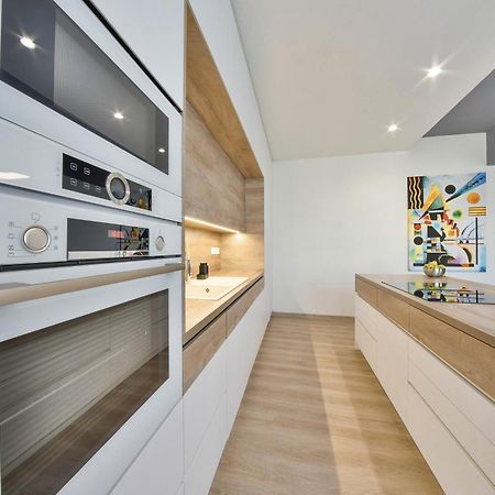 Chalupku - Luxurious Apartment 70M2 In Direct Centrum With Parking Included, Air-Conditioned, Balcony, Quiet Sleep, Best In Town 班斯卡-比斯特里察 外观 照片