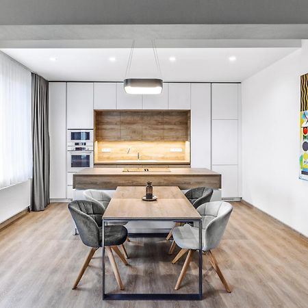 Chalupku - Luxurious Apartment 70M2 In Direct Centrum With Parking Included, Air-Conditioned, Balcony, Quiet Sleep, Best In Town 班斯卡-比斯特里察 外观 照片