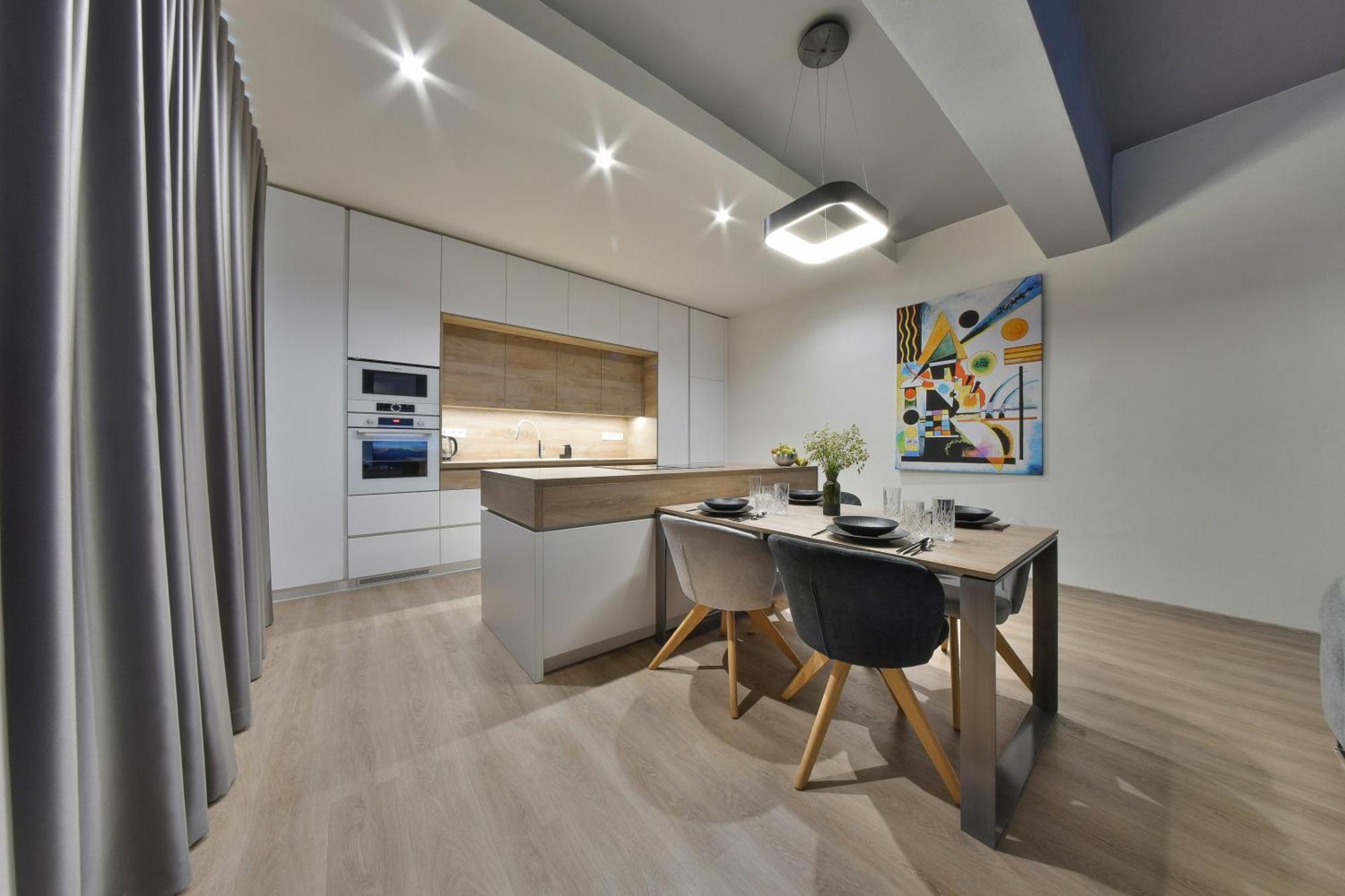 Chalupku - Luxurious Apartment 70M2 In Direct Centrum With Parking Included, Air-Conditioned, Balcony, Quiet Sleep, Best In Town 班斯卡-比斯特里察 外观 照片