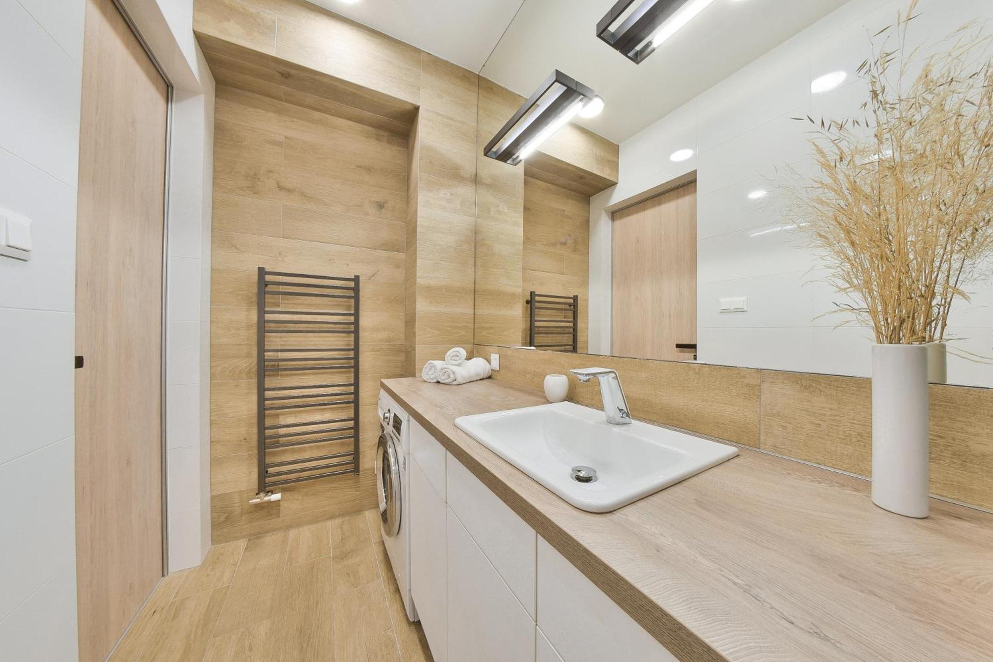 Chalupku - Luxurious Apartment 70M2 In Direct Centrum With Parking Included, Air-Conditioned, Balcony, Quiet Sleep, Best In Town 班斯卡-比斯特里察 外观 照片