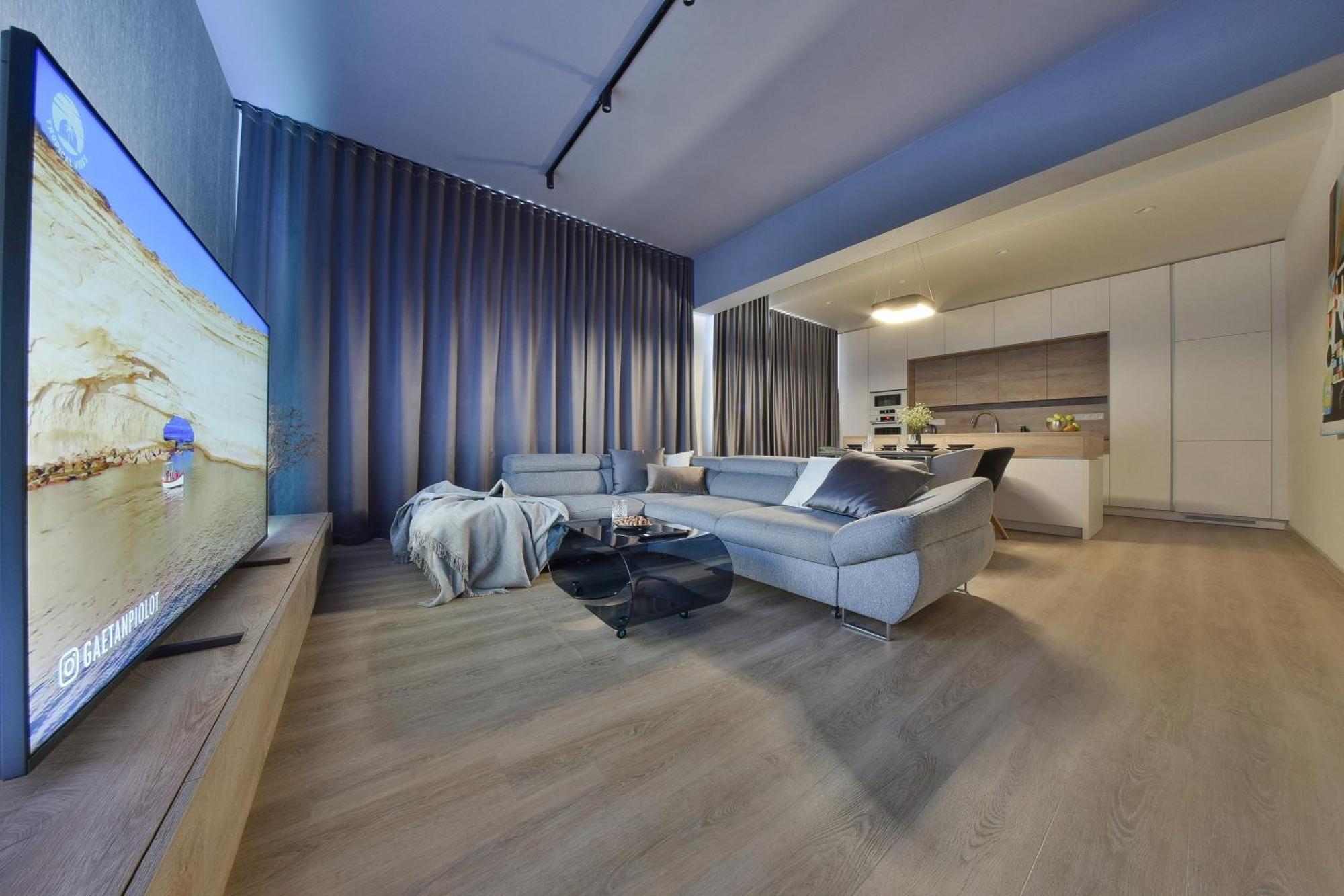 Chalupku - Luxurious Apartment 70M2 In Direct Centrum With Parking Included, Air-Conditioned, Balcony, Quiet Sleep, Best In Town 班斯卡-比斯特里察 外观 照片
