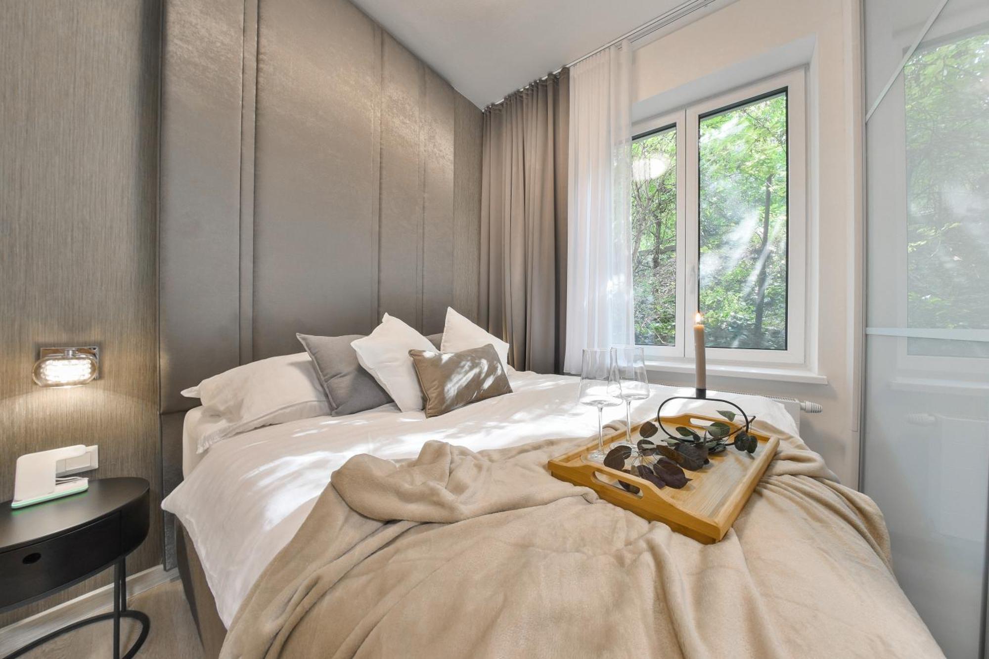 Chalupku - Luxurious Apartment 70M2 In Direct Centrum With Parking Included, Air-Conditioned, Balcony, Quiet Sleep, Best In Town 班斯卡-比斯特里察 外观 照片