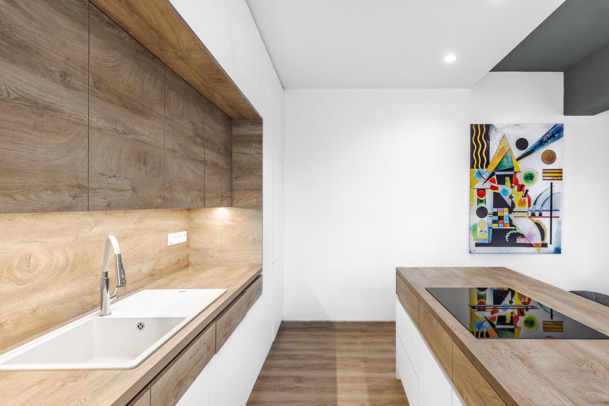 Chalupku - Luxurious Apartment 70M2 In Direct Centrum With Parking Included, Air-Conditioned, Balcony, Quiet Sleep, Best In Town 班斯卡-比斯特里察 外观 照片