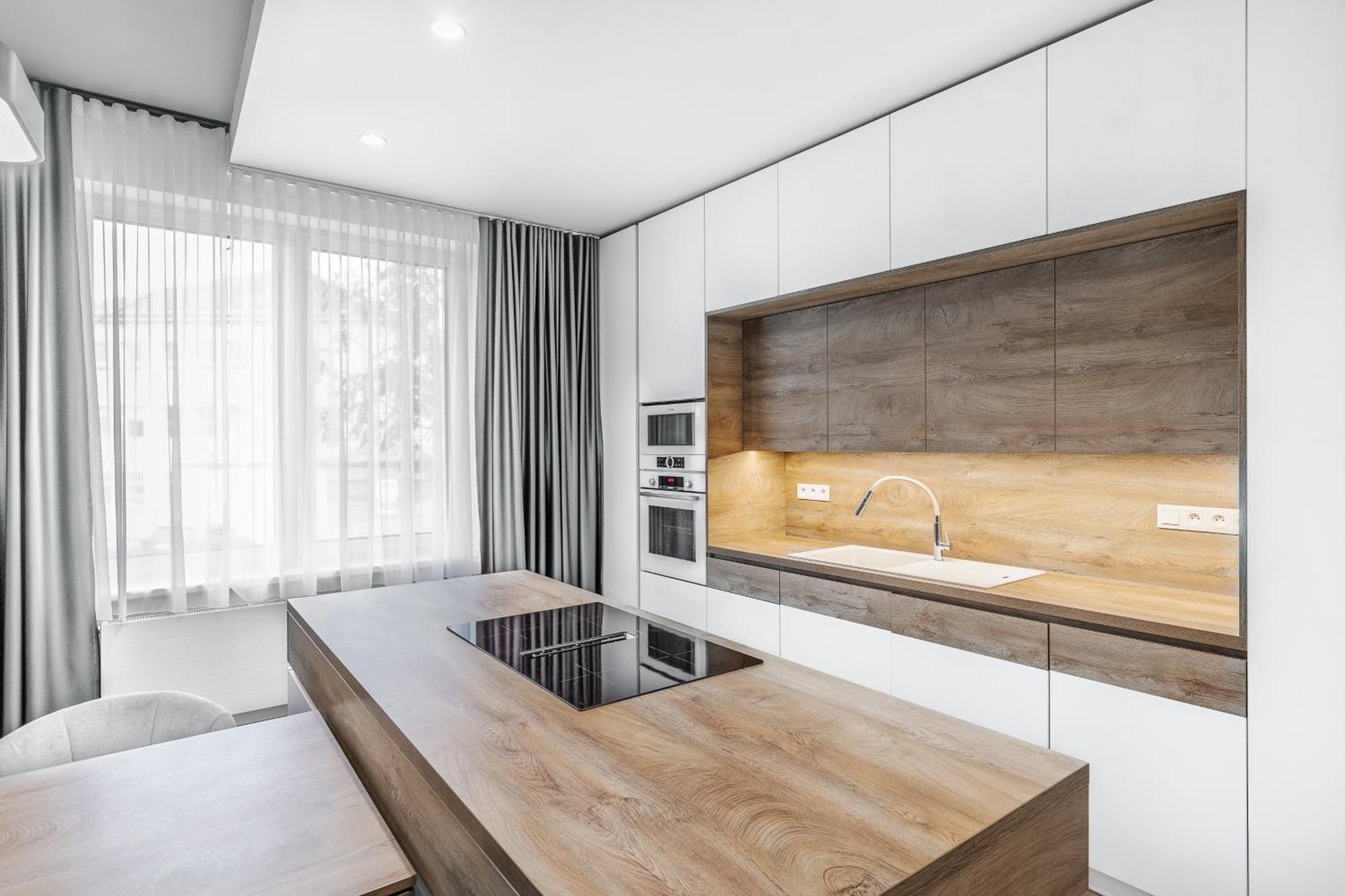 Chalupku - Luxurious Apartment 70M2 In Direct Centrum With Parking Included, Air-Conditioned, Balcony, Quiet Sleep, Best In Town 班斯卡-比斯特里察 外观 照片