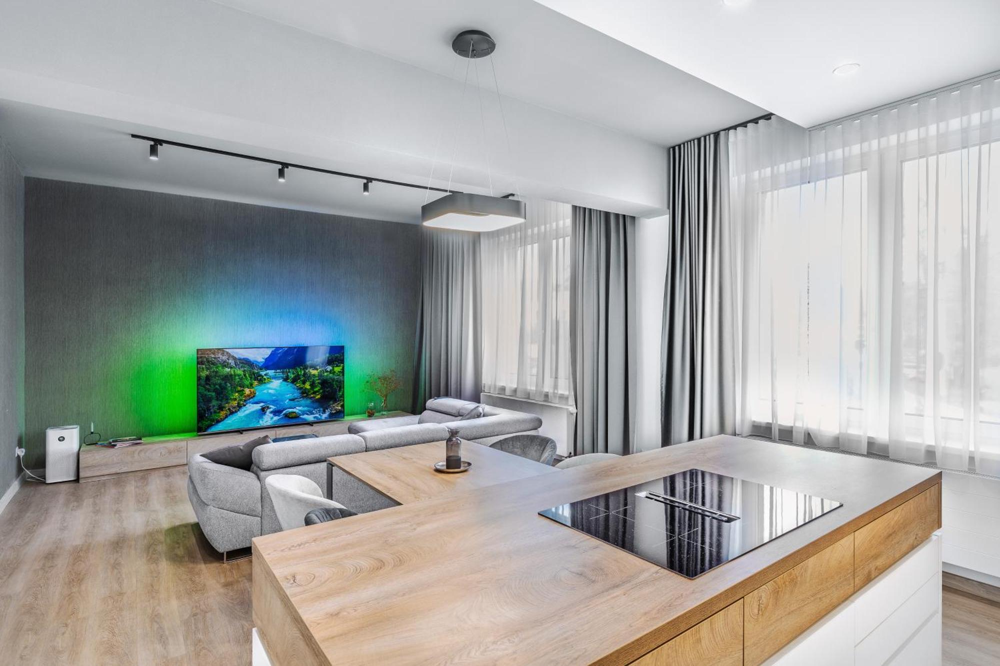 Chalupku - Luxurious Apartment 70M2 In Direct Centrum With Parking Included, Air-Conditioned, Balcony, Quiet Sleep, Best In Town 班斯卡-比斯特里察 外观 照片